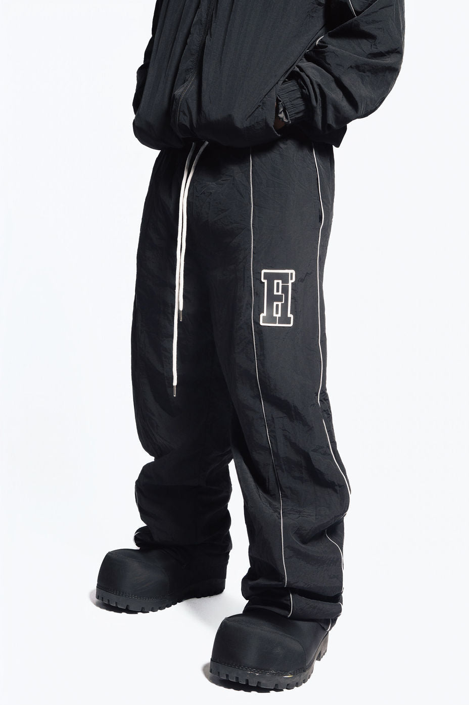Essential Windbreaker Pants Black